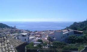 Ustum, Ustica